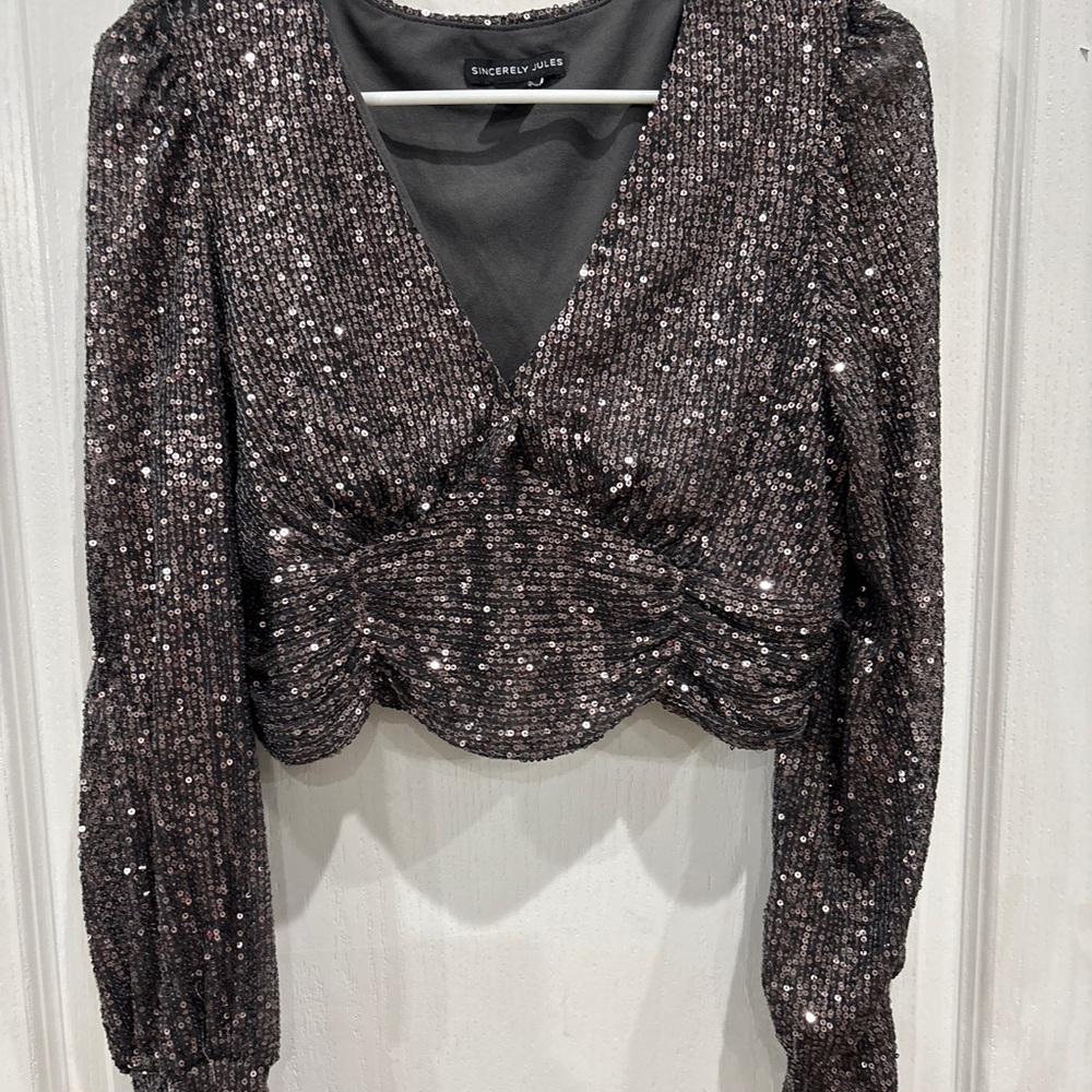 Sincerly Jules Black Sequin Cropped V-Neck Long Sleeve Top